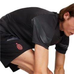 Puma Pantaloncini Da Allenamento Milan AC 2022/23 11 Puma Pantaloncini Da Allenamento Milan AC 2022/23 -Negozio Di Attrezzature Per Il Calcio puma 767573 08 2